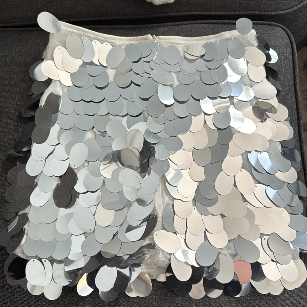 Silver Sequin Mini Skirt Size Medium - Picture 4 of 10